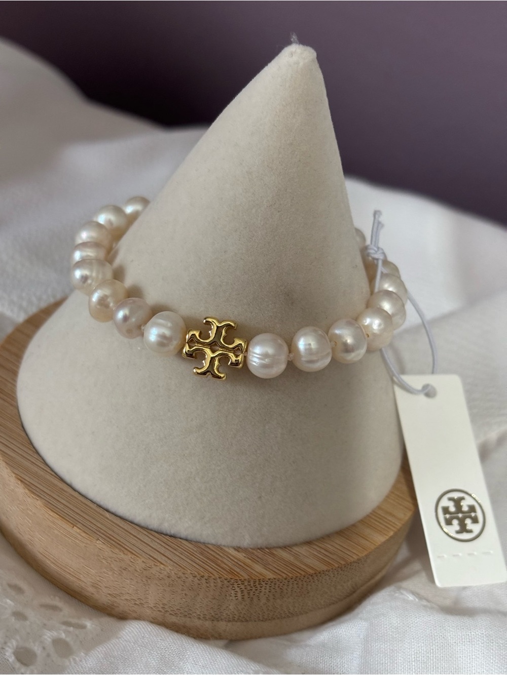 Tory Burch Pearl Stretch Bracelet with Gold Logo Charm - Cream Pearls